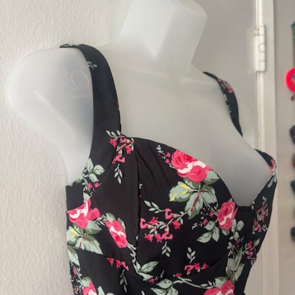 Beautiful Floral Top - Picture 5 of 8